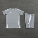 Adidas Set Herren Trikot und Shorts