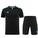 Adidas Set Herren Trikot und Shorts