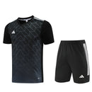 Adidas Set Herren Trikot und Shorts