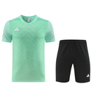 Adidas Set Herren Trikot und Shorts