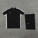 Nike Set Herren Trikot und Shorts