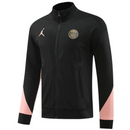 chándal Jordan PSG 24/25, chándal PSG negro con detalles rosas, ropa deportiva PSG, chándal Jordan PSG 2024, chándal PSG con detalles rosas, chándal Jordan 2024, agasalho PSG Jordan, chándal Jordan con logo PSG, chándal PSG para hombre, chándal PSG para mujer, ropa deportiva Jordan, chándal PSG oficial, chándal negro PSG con rosa, chándal Jordan PSG deportivo, chándal PSG Dri-FIT, chándal Jordan para entrenamiento.