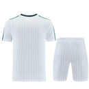 Liverpool FC Terrace Icons 26/27 Trikot und Shorts
