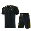 Manchester United Terrace Icons 26/27 Trikot und Shorts