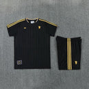 Manchester United Terrace Icons 26/27 Trikot und Shorts