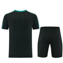 Liverpool FC Terrace Icons 26/27 Trikot und Shorts