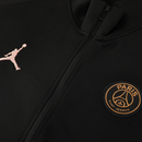 chándal Jordan PSG 24/25, chándal PSG negro con detalles rosas, ropa deportiva PSG, chándal Jordan PSG 2024, chándal PSG con detalles rosas, chándal Jordan 2024, agasalho PSG Jordan, chándal Jordan con logo PSG, chándal PSG para hombre, chándal PSG para mujer, ropa deportiva Jordan, chándal PSG oficial, chándal negro PSG con rosa, chándal Jordan PSG deportivo, chándal PSG Dri-FIT, chándal Jordan para entrenamiento.