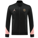 chándal Jordan PSG 24/25, chándal PSG negro con detalles rosas, ropa deportiva PSG, chándal Jordan PSG 2024, chándal PSG con detalles rosas, chándal Jordan 2024, agasalho PSG Jordan, chándal Jordan con logo PSG, chándal PSG para hombre, chándal PSG para mujer, ropa deportiva Jordan, chándal PSG oficial, chándal negro PSG con rosa, chándal Jordan PSG deportivo, chándal PSG Dri-FIT, chándal Jordan para entrenamiento.