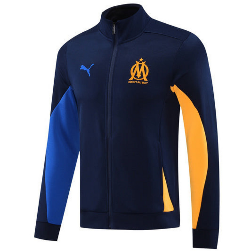 chándal Puma Olympique de Marseille 24/25, chaqueta Puma Olympique de Marseille azul marino, chaqueta fútbol Olympique de Marseille, ropa deportiva Puma Olympique de Marseille, chándal azul marino Puma, chándal Puma con detalles naranjas, chándal oficial Olympique de Marseille, chaqueta deportiva Puma, ropa deportiva Puma, chándal fútbol Olympique de Marseille, chaqueta Puma naranja, ropa de fútbol Olympique de Marseille, chándal Puma original, chándal Puma 2024, chaqueta fútbol con detalles naranja, chánda