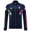 Chándal Juventus, Chándal Adidas Juventus, Chándal retro Juventus, Chándal de fútbol Juventus, Chándal Juventus 2025, Ropa deportiva Juventus, Chándal Adidas Climalite, Ropa deportiva Adidas Juventus, Chándal Juventus 2025, Chándal Adidas Juventus azul marino, Sudadera Juventus, Chándal deportivo Juventus, Chándal Adidas Juventus 2025, Chándal Juventus para entrenamiento, Chándal Juventus estilo retro, Chándal Juventus elegante, Chándal Juventus hombre.