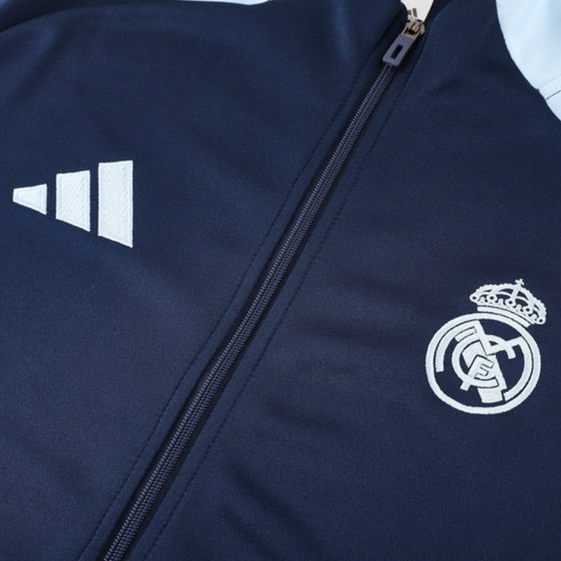 chándal Adidas Real Madrid 24/25, chándal Real Madrid azul marino, chándal Real Madrid detalles amarillos, ropa deportiva Real Madrid, chándal Adidas 2024, chándal Real Madrid oficial, chándal Adidas con logo Real Madrid, chándal Real Madrid 2023, ropa deportiva de fútbol Real Madrid, chándal Real Madrid Climalite, chándal Real Madrid 2024, chándal Adidas deportivo, chándal Real Madrid original, chándal Real Madrid moderno, chándal Adidas para hombre, chándal Adidas para mujer, chándal Real Madrid exclusivo