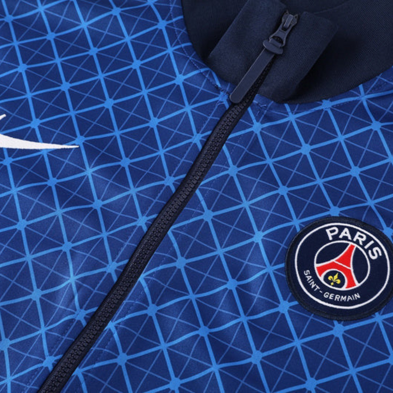 chándal Nike PSG 24/25, chándal PSG azul marino, ropa deportiva PSG, chándal Nike PSG, chándal PSG 2024, chándal Nike 2024, chándal PSG con detalles en rojo y blanco, chándal Nike Dri-FIT, chándal PSG oficial, chándal Nike deportivo, chándal PSG para hombre, chándal PSG para mujer, chándal azul marino Nike, ropa deportiva de fútbol PSG, chándal PSG original, chándal Nike con logo PSG.