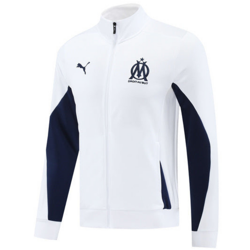 chándal Puma Olympique de Marseille 24/25, chándal blanco Olympique de Marseille, chándal Puma Olympique de Marseille, ropa deportiva Puma, chándal oficial Olympique de Marseille, chándal fútbol Puma, ropa deportiva blanca Puma, chándal con logo Olympique de Marseille, chándal fútbol blanco, chándal Puma 2024, chándal con detalles azules y oro, chándal Puma original, chándal deportivo Olympique de Marseille, ropa de fútbol Olympique de Marseille, chándal Puma para hombre, chándal Puma para mujer.