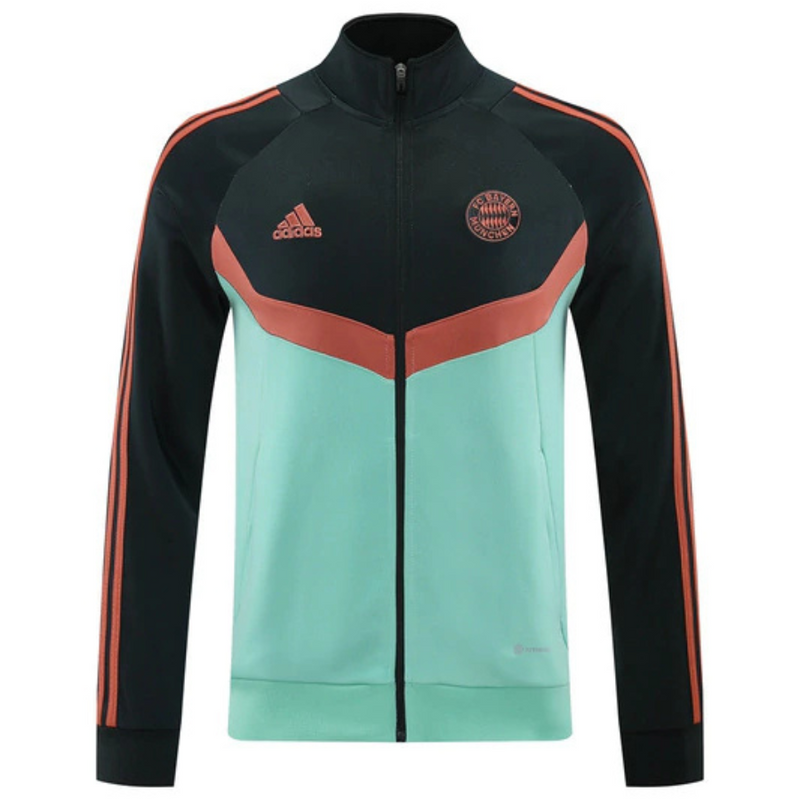 El Chándal Adidas Bayern Munich 24/25 Negro y Verde es la prenda deportiva perfecta para los verdaderos fanáticos del FC Bayern Munich. Con un diseño innovador en tonos negro y verde, este chándal combina el estilo moderno con la tradición del equipo. El color negro aporta elegancia, mientras que el verde agrega un toque vibrante y fresco, reflejando la energía y el dinamismo de uno de los clubes más grandes del fútbol mundial.

El Chándal Adidas Bayern Munich 24/25 Negro y Verde está fabricado con la avanz