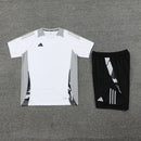 Adidas Set Herren Trikot und Shorts - SHOP DES SPIELERS