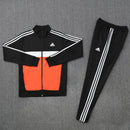Shop des Spielers, Adidas Trainingsanzug, Adidas Jacke Orange, Adidas Hose Schwarz, Adidas Sportanzug Herren, Fußball Trainingsanzug, Adidas Funktionskleidung, Trainingsset Herren Orange, Adidas Training, Sportbekleidung Orange Schwarz, Adidas Fitnessanzug, Trainingsanzug Herren Orange, Adidas Lifestyle.