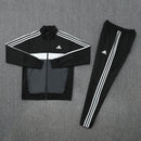 Shop des Spielers, Adidas Trainingsanzug, Adidas Jacke Schwarz, Adidas Hose Schwarz, Adidas Sportanzug Herren, Fußball Trainingsanzug, Adidas Funktionskleidung, Trainingsset Herren, Adidas Training 2026, Sportbekleidung Schwarz, Adidas Lifestyle, Trainingsanzug schwarz Herren, Adidas Set.