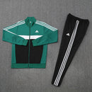 Shop des Spielers, Adidas Trainingsanzug, Adidas Jacke Grün, Adidas Hose Schwarz, Adidas Sportanzug Herren, Fußball Trainingsanzug, Sportbekleidung Adidas, Trainingsset Herren, Adidas Funktionskleidung, Adidas Training 2026, Trainingsanzug Grün Schwarz, Fitness Sportanzug, Adidas Lifestyle