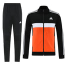 Shop des Spielers, Adidas Trainingsanzug, Adidas Jacke Orange, Adidas Hose Schwarz, Adidas Sportanzug Herren, Fußball Trainingsanzug, Adidas Funktionskleidung, Trainingsset Herren Orange, Adidas Training, Sportbekleidung Orange Schwarz, Adidas Fitnessanzug, Trainingsanzug Herren Orange, Adidas Lifestyle.