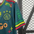 Ajax Amsterdam x Bob Marley Trikot 2025 2026 grün Three Little Birds Sonderedition 1.1 Premium Qualität Shop des Spielers Ajax Reggae Jersey Green, Ajax Bob Marley Trikot, Ajax Amsterdam Sondertrikot grün, Three Little Birds Trikot kaufen, Ajax Reggae Trikot 25/26, 1.1 Qualität Ajax, Bob Marley Fußballtrikot grün, Ajax Fanshop Deutschland, limitiertes Ajax Trikot, Reggae Fashion Amsterdam.