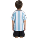 Shop des Spielers, Argentinien Kinder-Set 1998, Argentinien Trikot Kinder Retro, Argentinien Retro-Trikot weiß, Argentinien Shorts Kinder, Argentinien Fußballtrikot Kinder 1998, Argentinien Retro-Kollektion Kinder, Fußball-Shop Argentinien Kinder, Argentinien Set Trikot und Shorts 98, Fan-Set Argentinien Kinder, Argentinien 1998 Kindertrikot.