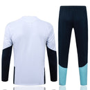 Argentinien Trainingsanzug 2026 2027 Jacke weiß Hose marineblau Herren, Shop des Spielers, Argentinien Trainingsanzug, Argentinien Set 26/27, Albiceleste Fanartikel, Fußball Trainingsanzug Argentinien, Argentinien Weiß Marineblau, Argentinien Profi-Look, Fußball Fan-Bekleidung, Herren Sportanzug Argentinien.