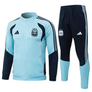 Shop des Spielers, Argentinien Trainingsanzug, Argentinien Set Hellblau, Albiceleste Fanartikel, Fußball Trainingsanzug Argentinien, Argentinien 26/27, Argentinien Sportanzug, Trainingsjacke Argentinien, AFA Fanbekleidung, Fußball Lifestyle Argentinien, Herren Trainingsset.