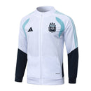 Argentinien Nationalmannschaft Trainingsjacke 2026 2027 weiß Herren ohne Kapuze, Shop des Spielers, Argentinien Jacke, Argentinien Trainingsjacke, Argentinien 26/27, Albiceleste Fanartikel, Fußball Jacke Argentinien, Argentinien Nationalmannschaft weiß, Argentinien Training Herren, Fußball Lifestyle Argentinien, Argentinien Profi-Look.