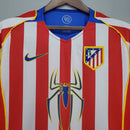 Shop des Spielers, Atlético Madrid 04/05, Atlético Madrid Spider-Man Trikot, Atlético Madrid Retro, Spider-Man Fußballtrikot, Atleti 2004 Heimtrikot, Retro Fußballtrikot Herren, Atlético Madrid Sammlerstück, Atleti Fan-Version, Vintage Fußballtrikot, Atlético Madrid Klassiker, Spider-Man Edition Trikot, Atlético Madrid Fanshop, Rot-Weißes Trikot.