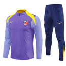 Shop des Spielers, Atlético Madrid Trainingsanzug 25/26, Atlético Madrid Jacke Lila, Atlético Madrid Hose Dunkelblau, Fußball Trainingsanzug Atlético, Colchoneros Kollektion 2026, Trainingsanzug Herren Lila Blau, Atlético Madrid Fan-Shop, Atlético Madrid Training 2026, Fußball-Fanartikel, Atlético Madrid Trainingskleidung, Trainingsset 2025.