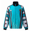 Shop des Spielers, FC Barcelona Retro Jacke, Barcelona Vintage Jacke, FC Barcelona Jacke Blau, Barcelona Retro Herren, Barcelona Oldschool Trikot, Fußball Retro Jacke, Barcelona Vintage Style, Barcelona Fan-Artikel, FC Barcelona Klassiker, Barcelona Jacke kaufen, Retro Fußballmode.