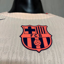 Shop des Spielers, FC Barcelona Training 26/27, Barcelona Spieler-Version, Authentic Barcelona Training, FC Barcelona Trikot lachs, Barça Trainingsshirt, Barcelona Authentic Jersey, Spieler-Version Training, FC Barcelona Fanshop Deutschland, Fußball Trainingskleidung, Barcelona Profi-Trikot, Fußball-Shop.