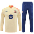 Shop des Spielers, Barcelona Trainingsanzug 25/26, Barcelona Jacke Beige, Barcelona Hose Blau, Barcelona Training-Set, Blaugrana Kollektion 2026, Trainingsanzug Herren Barcelona, FC Barcelona Fan-Shop, Fußball Trainingsanzug Beige Blau, Barcelona Sportbekleidung, Trainingsanzug 2025, Fußball-Fanartikel.
