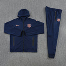 Shop des Spielers, FC Barcelona Trainingsanzug, Barcelona 25/26, Barcelona Trainingsanzug Dunkelblau, FC Barcelona Trainingsjacke, Barcelona Hose, Barcelona Sport-Set, Trainingsanzug Herren Blau, FC Barcelona 2026, Fußball Trainingsset, Barcelona Fan-Version, Trainingskleidung FC Barcelona, Blaugrana, Barcelona Shop.