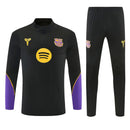 Shop des Spielers, FC Barcelona Trainingsanzug 26/27, Barcelona Kobe Bryant Edition, FC Barcelona Trainingsset schwarz, Kobe Bryant Fußball Kollektion, Barça x Kobe, Trainingsanzug Herren Barcelona, Fußball Streetwear Deutschland, Barcelona Fan-Artikel limitiert, Black Mamba Mentality, Barça Jersey Set.