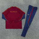 Shop des Spielers, FC Barcelona Trainingsanzug 26/27, Barcelona Trainingsset Bordeaux, FC Barcelona Jacke Hose, Barcelona Fußballkleidung, FC Barcelona Fanshop Deutschland, Trainingsanzug Herren Barcelona, Barcelona Trainingsanzug 2026, Sportbekleidung FC Barcelona, Barça Anzug Marineblau, Fußball-Shop, Barcelona Fan-Artikel.