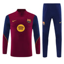 Shop des Spielers, FC Barcelona Trainingsanzug 26/27, Barcelona Trainingsset Bordeaux, FC Barcelona Jacke Hose, Barcelona Fußballkleidung, FC Barcelona Fanshop Deutschland, Trainingsanzug Herren Barcelona, Barcelona Trainingsanzug 2026, Sportbekleidung FC Barcelona, Barça Anzug Marineblau, Fußball-Shop, Barcelona Fan-Artikel.