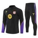 Shop des Spielers, FC Barcelona Trainingsanzug 26/27, Barcelona Kobe Bryant Edition, FC Barcelona Trainingsset schwarz, Kobe Bryant Fußball Kollektion, Barça x Kobe, Trainingsanzug Herren Barcelona, Fußball Streetwear Deutschland, Barcelona Fan-Artikel limitiert, Black Mamba Mentality, Barça Jersey Set.