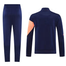 Shop des Spielers, FC Barcelona Trainingsanzug 25/26, Barcelona Blau Orange, FC Barcelona Sportanzug Herren, Barça Jacke Hose, Fußball Trainingsanzug, Barcelona Trainingsset, Performance Sportbekleidung, Barcelona 2026, Trainingsanzug Herren Blau, Barcelona Trainingskleidung, FC Barcelona Fanshop, Sportanzug Barcelona.