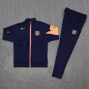 Shop des Spielers, FC Barcelona Trainingsanzug 25/26, Barcelona Blau Orange, FC Barcelona Sportanzug Herren, Barça Jacke Hose, Fußball Trainingsanzug, Barcelona Trainingsset, Performance Sportbekleidung, Barcelona 2026, Trainingsanzug Herren Blau, Barcelona Trainingskleidung, FC Barcelona Fanshop, Sportanzug Barcelona.