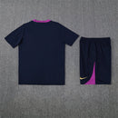 FC Barcelona Trainingsset 2025 2026 blaumarine Trikot und Shorts 1.1 Premium Qualität Shop des Spielers Barça Training Kit Navy Blue, Barcelona Trainingsset 2025 blaumarine, Barça Trikot dunkelblau, FC Barcelona Shorts navy, Barcelona Set 25/26, Fußball Trainingsset Herren blau, 1.1 Qualität Barcelona, Lamine Yamal Training, Barcelona Fanshop Deutschland, Fußball Set blaugrana.