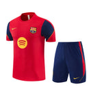 Shop des Spielers, FC Barcelona Trainingsset 26/27, Barcelona Trikot und Shorts rot blau, FC Barcelona Trainingskleidung, Barcelona Fan-Artikel, FC Barcelona Training 2026, Barcelona Trainingsset Herren, Fußball Trainingsset rot blau, FC Barcelona Kleidung Deutschland, Fußball-Shop, Barcelona Jersey Set.
