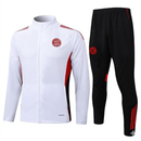 Shop des Spielers, FC Bayern Trainingsanzug 25/26, FC Bayern Jacke Weiß, FC Bayern Hose Schwarz, Bayern München Training-Set, Fußball Trainingsanzug Bayern, FC Bayern München Kollektion 2026, Mia San Mia, Sportbekleidung FC Bayern, Bayern München Fan-Shop, Fußball-Trainingsanzug 2025, FC Bayern Trainingskleidung.