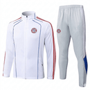 Shop des Spielers, FC Bayern Trainingsanzug 25/26, FC Bayern Jacke Weiß, FC Bayern Hose Grau, Bayern München Training-Set, Fußball Trainingsanzug Bayern, FC Bayern München Kollektion 2026, Mia San Mia, Sportbekleidung FC Bayern, Bayern München Fan-Shop, Fußball-Trainingsanzug 2025, FC Bayern Trainingskleidung.