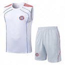 FC Bayern München Trainingsset 2025 2026 Herren weißes Tanktop ärmellos graue Shorts 1.1 Premium Qualität Shop des Spielers FCB Workout Gear, FC Bayern Tanktop 2025, Bayern München ärmellos weiß, FCB Shorts grau, Bayern Trikot 25/26 ohne Ärmel, Gym Kleidung Bayern, 1.1 Qualität FCB, Bayern München Sommer-Set, Fußball Tanktop Herren, Bayern München Fanshop Deutschland.