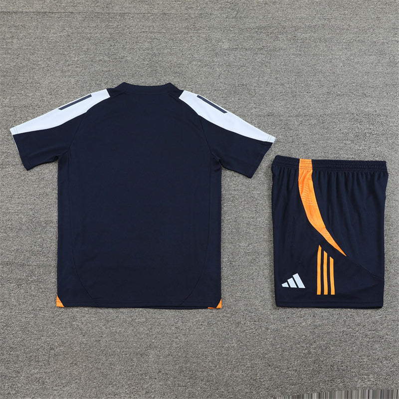 Real Madrid Trainingsset 24/25 Trikot und Shorts