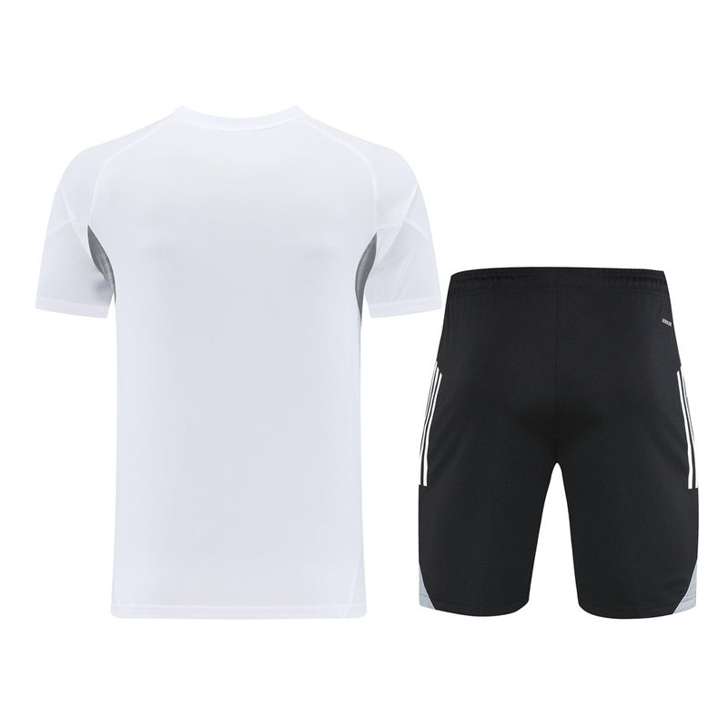 Adidas Set Herren Trikot und Shorts