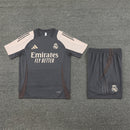 Real Madrid Trainingsset 25/26 Trikot und Shorts