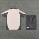 Real Madrid Trainingsset 25/26 Trikot und Shorts