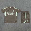 Real Madrid Trainingsset 25/26 Trikot und Shorts